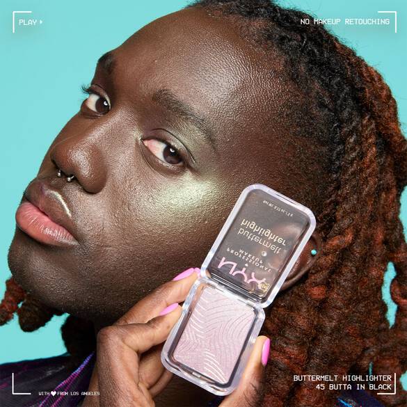 A close-up of a person with dark skin and colorful hair, holding a highlighter compact against a teal background.